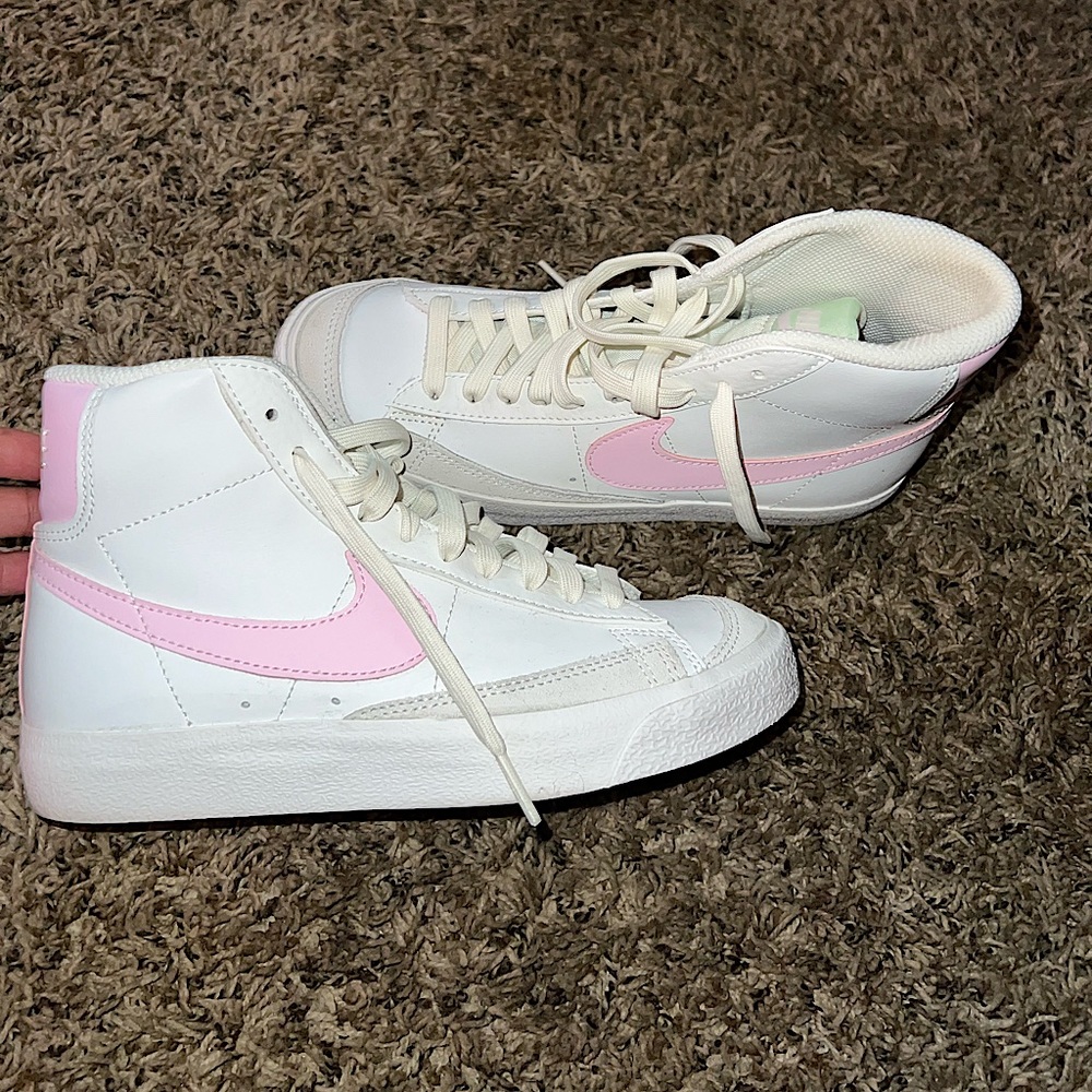 nike blazers with pink swoosh